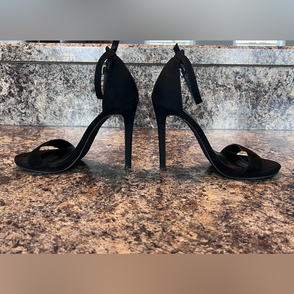 Black Ankle Strap heels - Picture 3 of 11